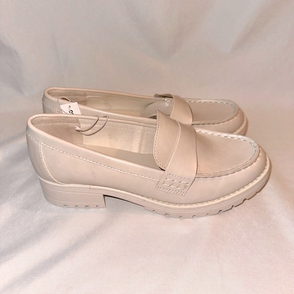 Old Navy Off White Loafers - Picture 1 of 5